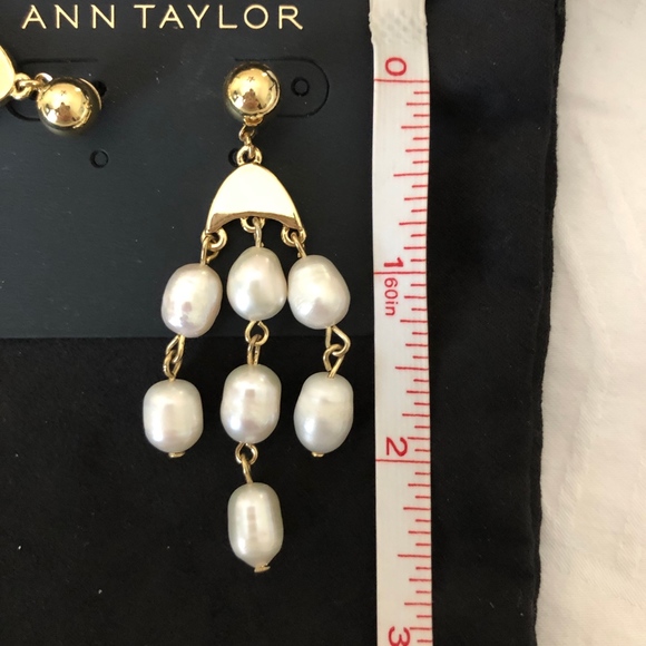 *HP* NWT! Ann Taylor Chandelier Statement Earrings - Picture 4 of 6